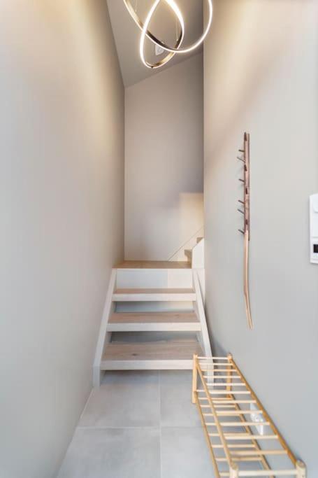 Modern With Free Parking Apartment *